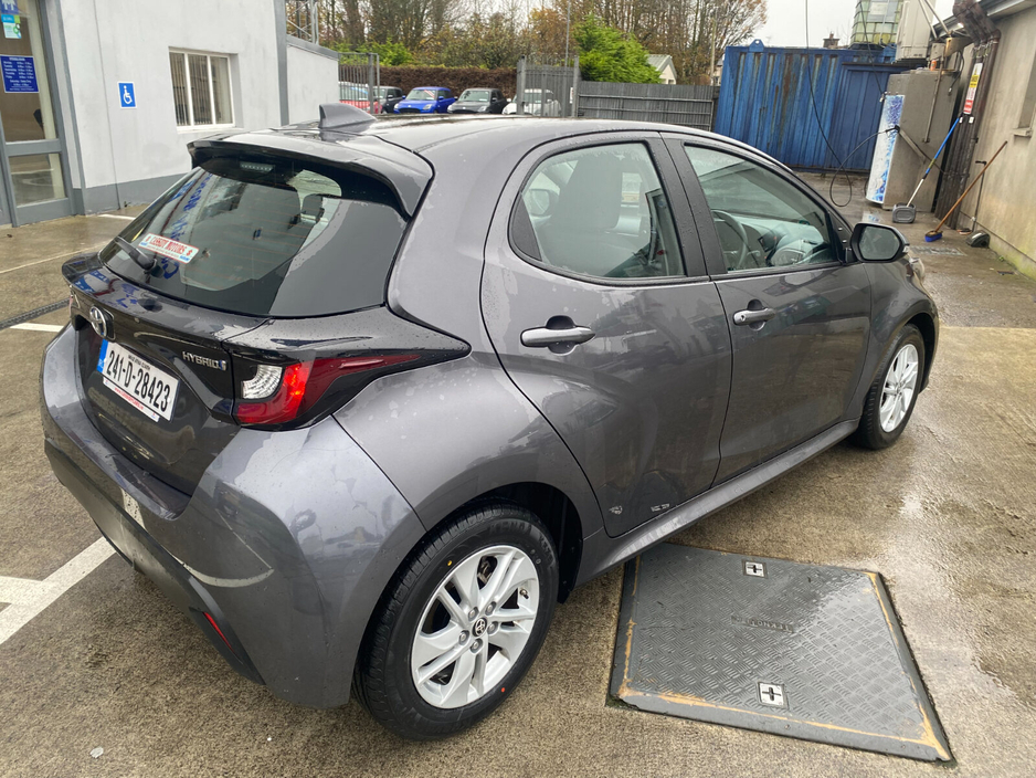 2024 Toyota Yaris - image 8