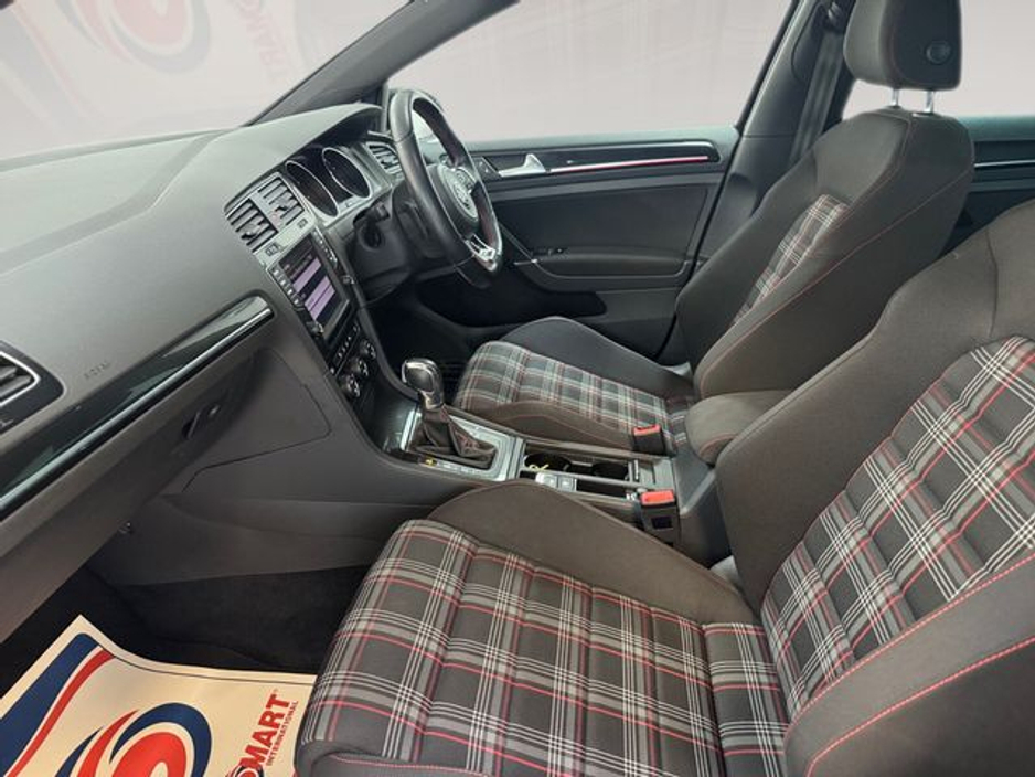 2015 Volkswagen Golf - image 17