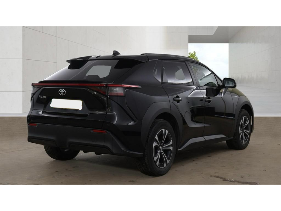 2024 Toyota bZ4X - image 2