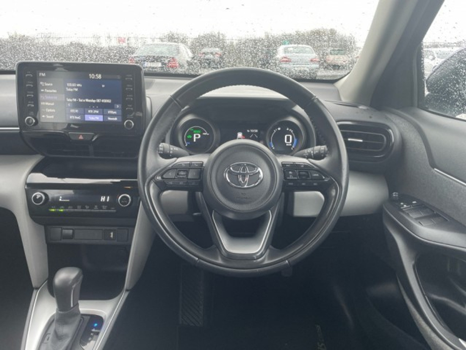 2022 Toyota Yaris Cross - image 7