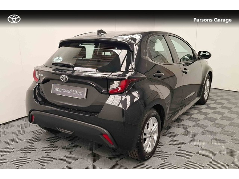 2024 Toyota Yaris - image 2