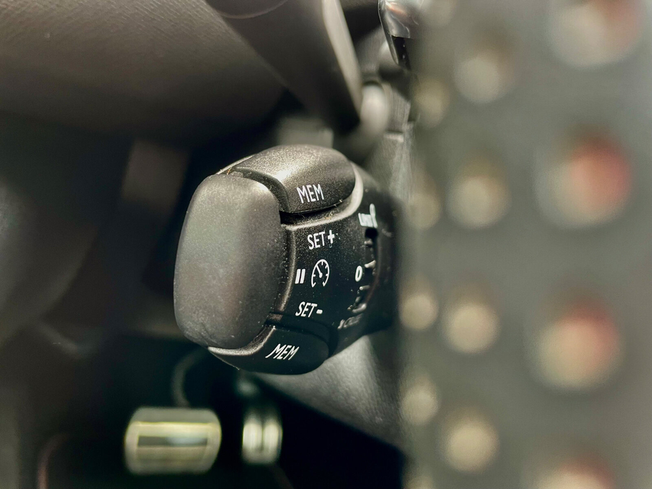 2018 Peugeot 308 - image 34