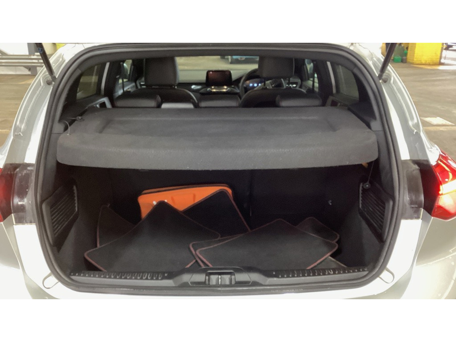 2022 Ford Focus - image 7