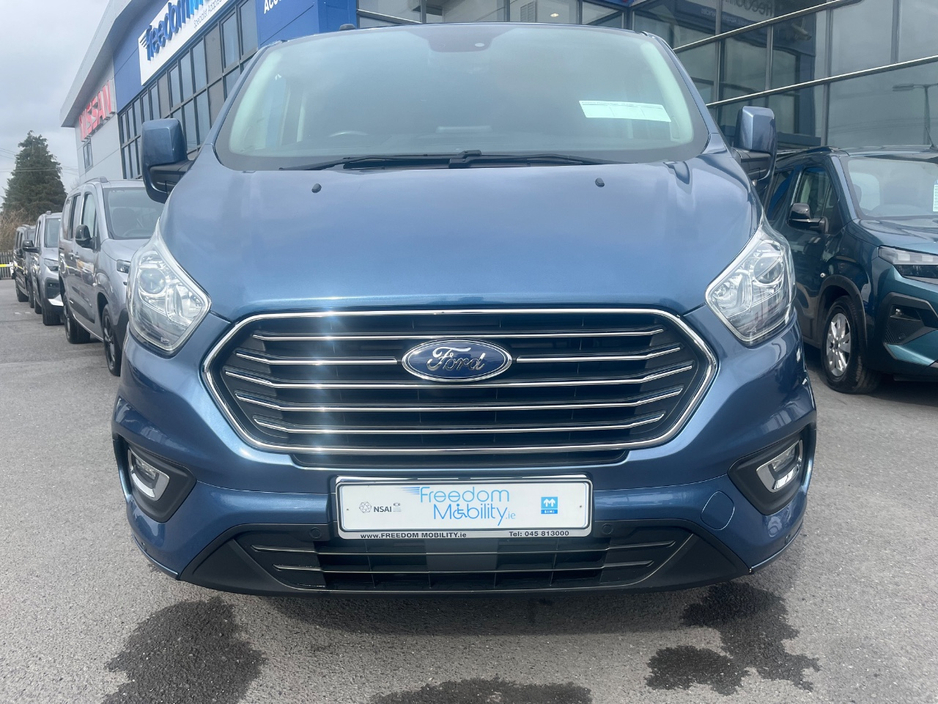 2019 Ford Tourneo Custom - image 2