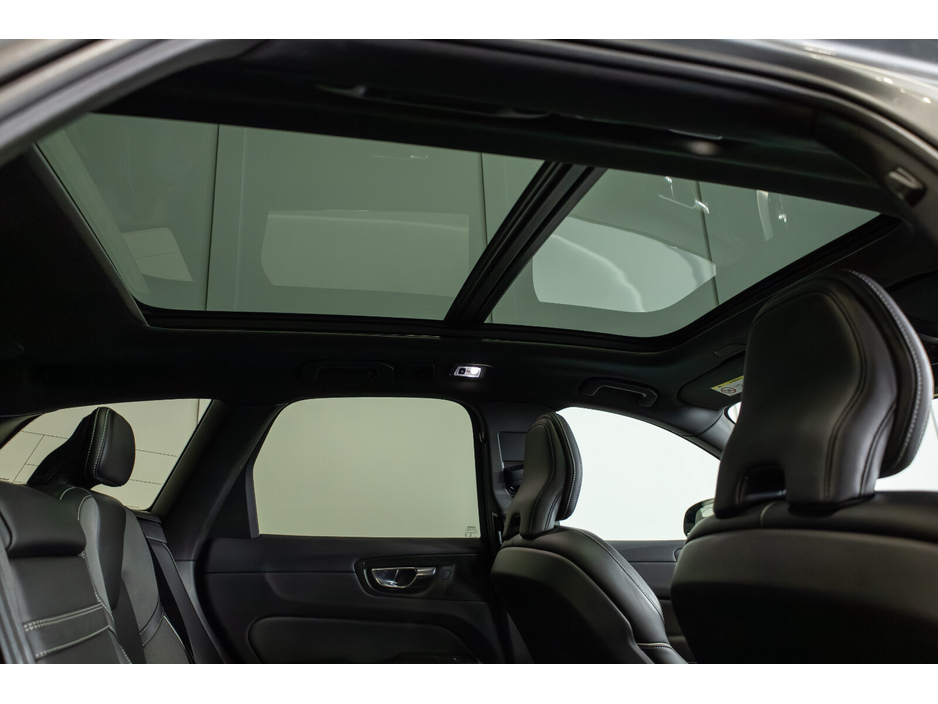 2020 Volvo XC60 - image 14