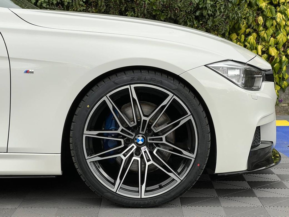 2015 BMW 3 Series - image 9