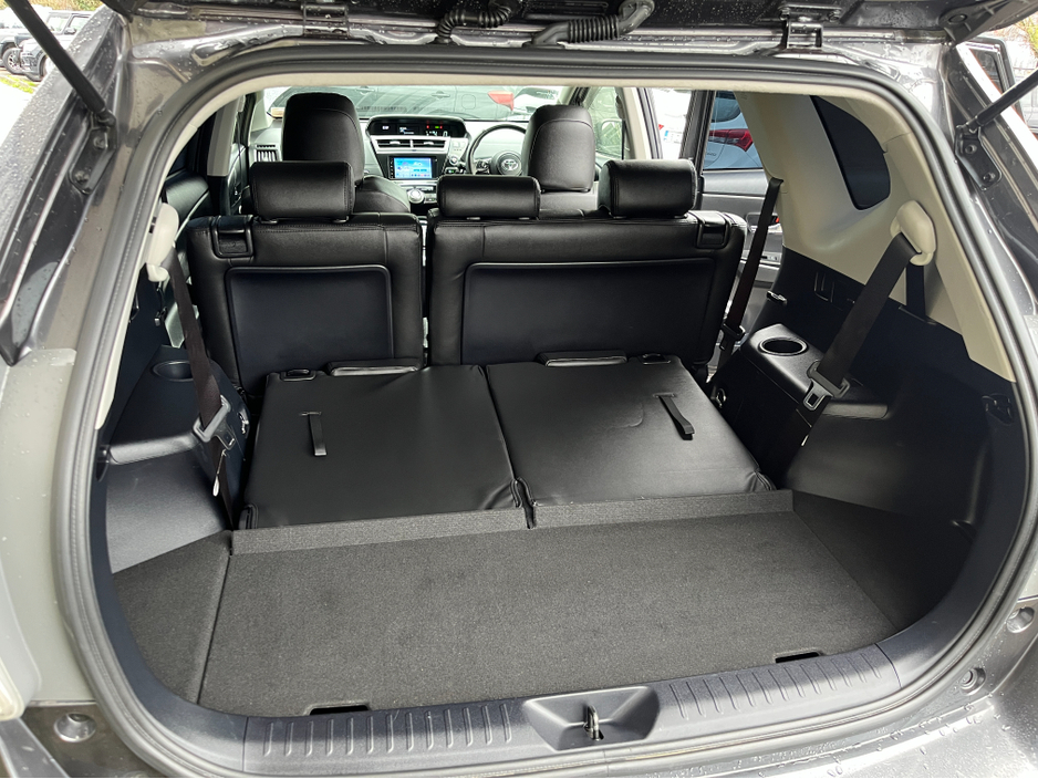 2018 Toyota Prius Alpha GR SPORT 7 SEATER AUTOMATIC 1.8 HYBRID PETROL //LOW MILES//KEYLESS ENTRY//REVERSE CAMERA// €23,950