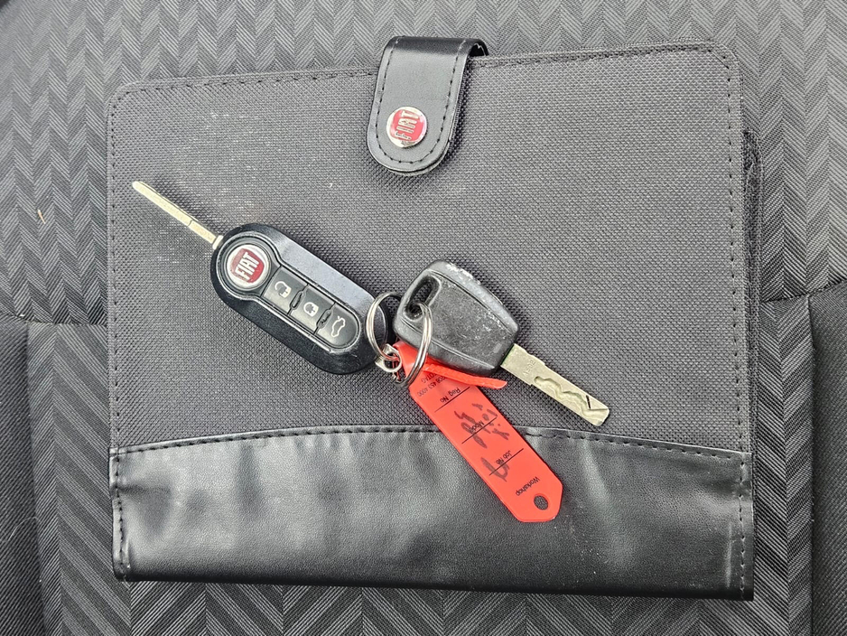 2016 Fiat 500 - image 20