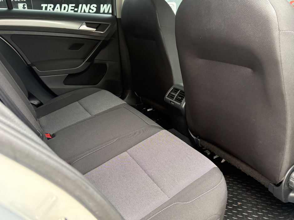 2016 Volkswagen Golf - image 15