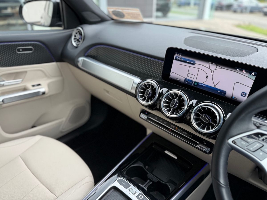 2025 Mercedes-Benz GLB - image 9