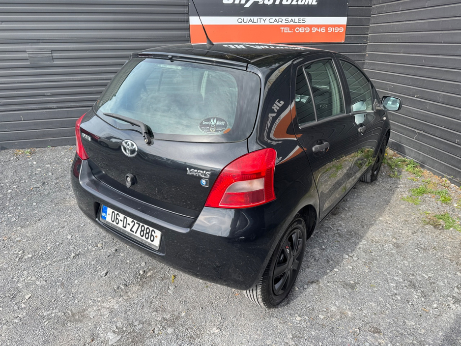 2006 Toyota Yaris - image 4