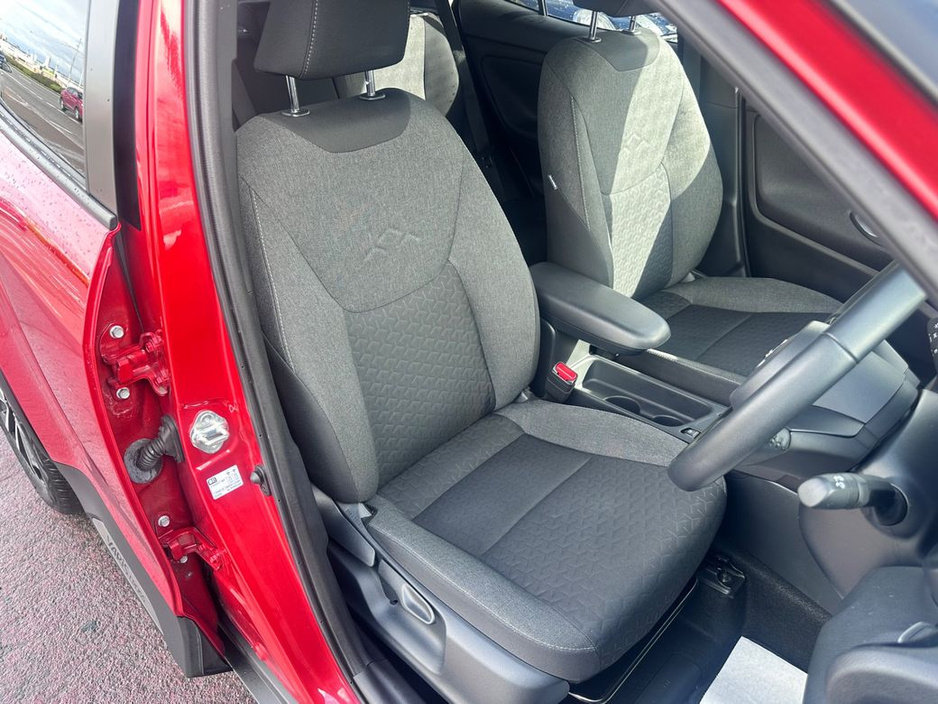 2024 Toyota Yaris Cross - image 21