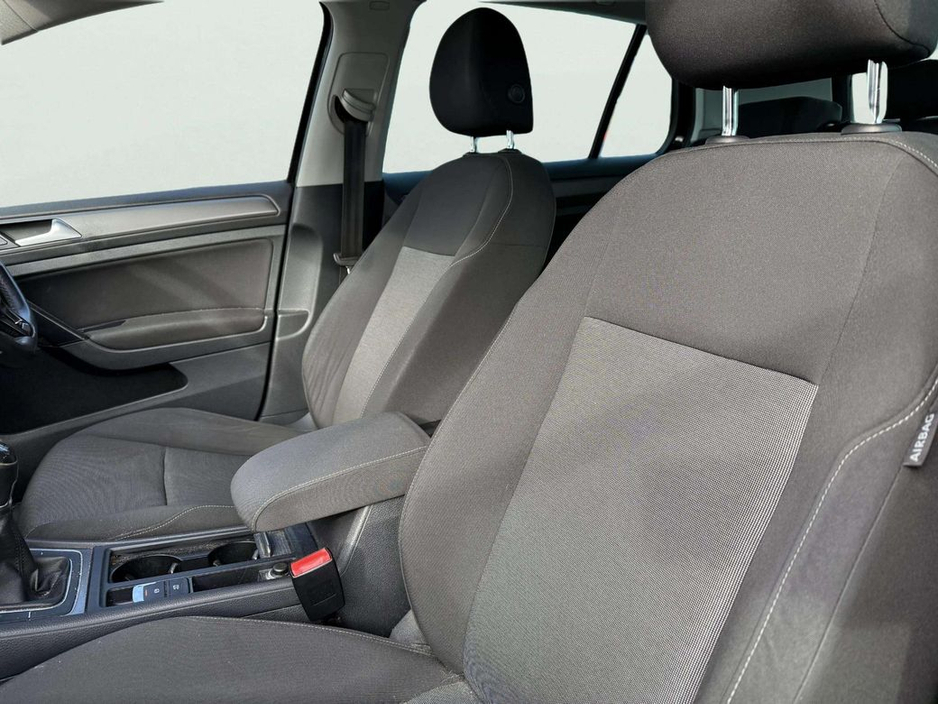 2013 Volkswagen Golf - image 6