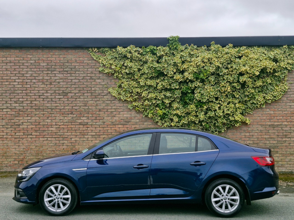 2017 Renault Megane - image 4