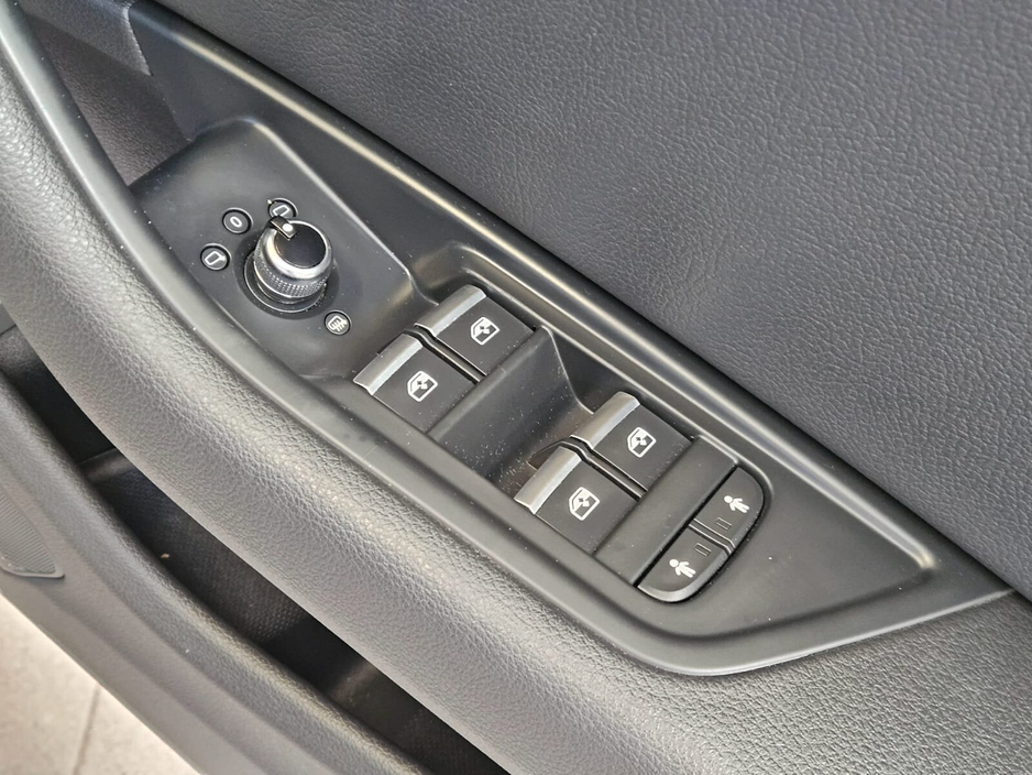 2018 Audi A4 - image 8