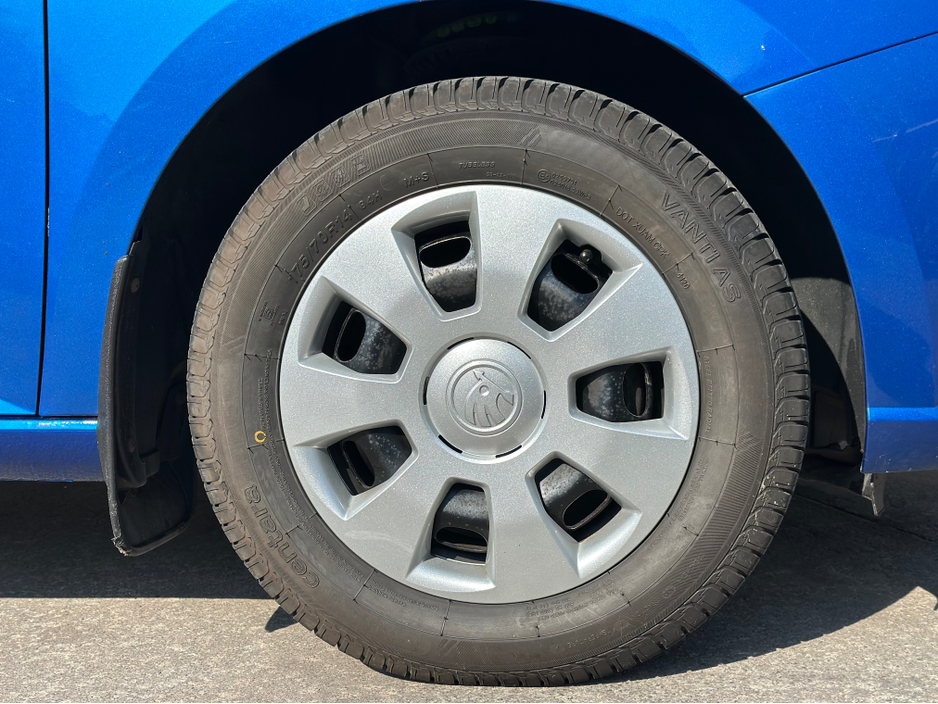 2015 Skoda Fabia - image 5