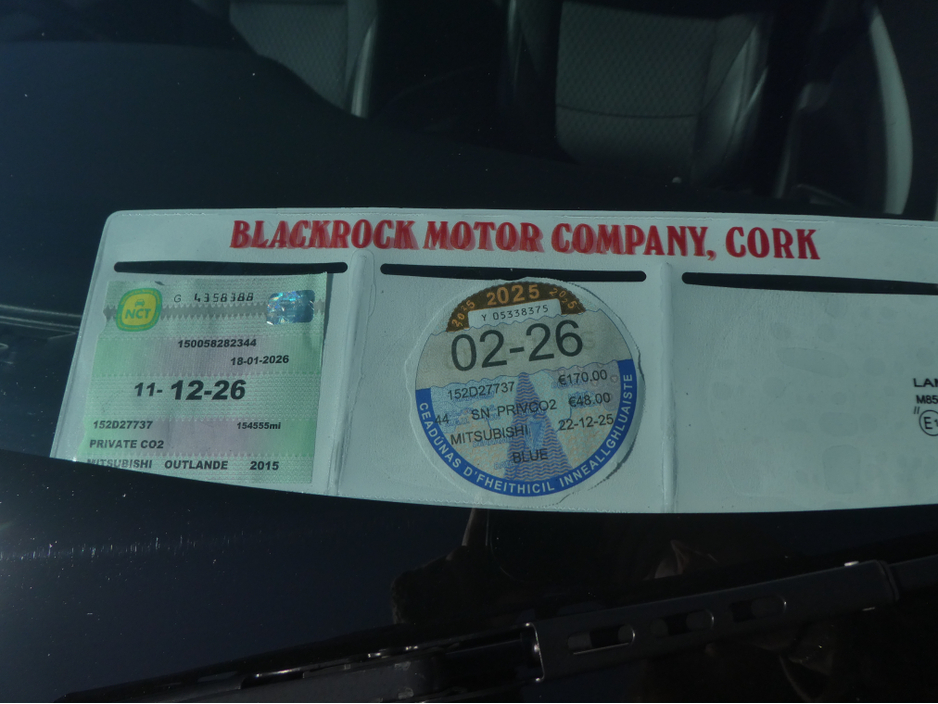 2015 Mitsubishi Outlander - image 3