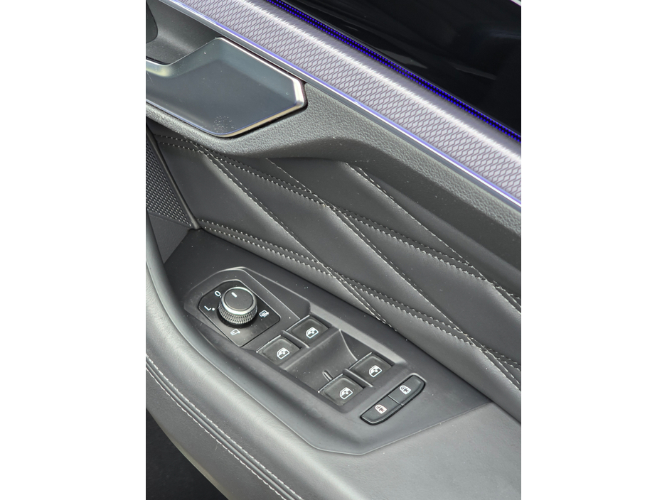 2023 Volkswagen Touareg 3.0TSI V6 R-LINE 462BHP 5DR LAPIZ BLUE +MAXTON KIT STUNNING! €67,950