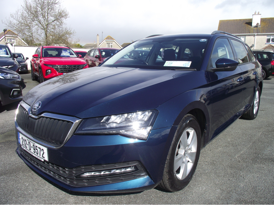 2021 Skoda Superb - image 2