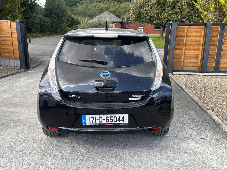 2017 Nissan Leaf - image 6