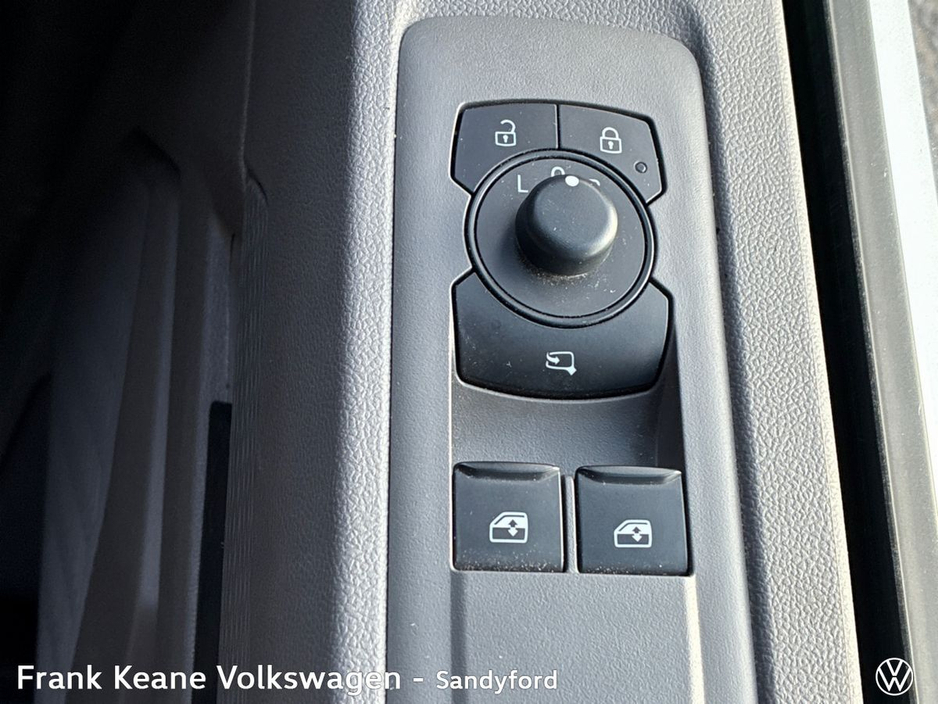 2025 Volkswagen Transporter - image 11