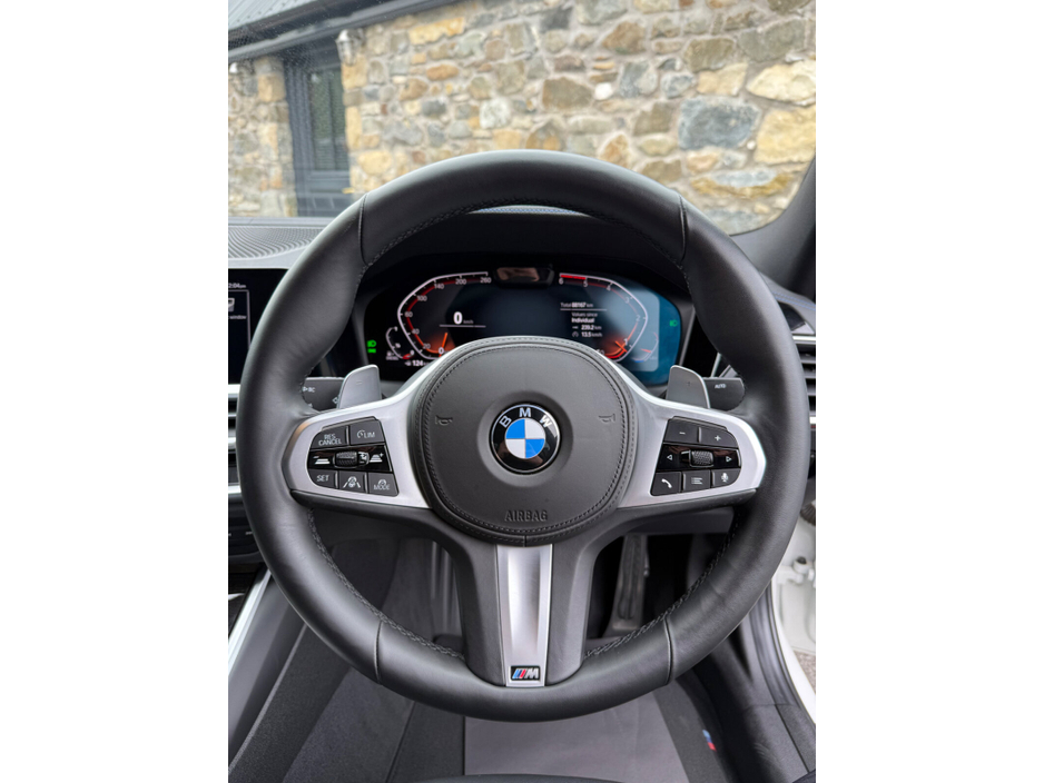 2019 BMW 3 Series - image 13
