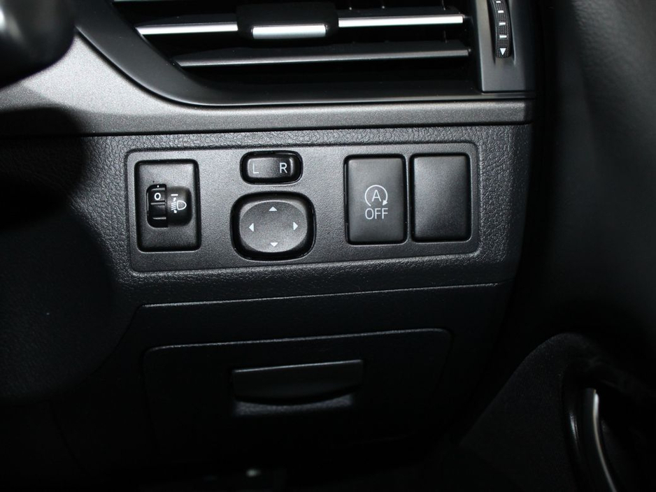 2016 Toyota Avensis - image 24