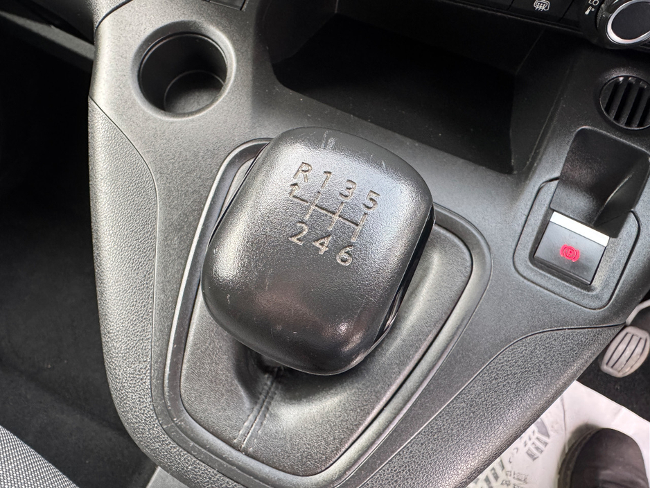 2022 Opel Combo - image 23