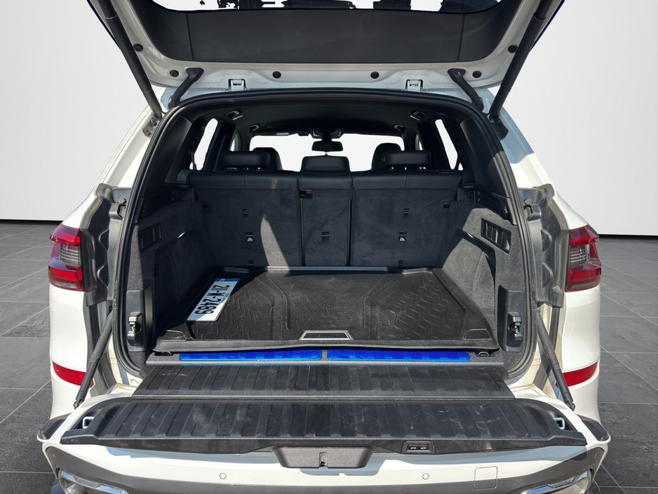2021 BMW X5 - image 15