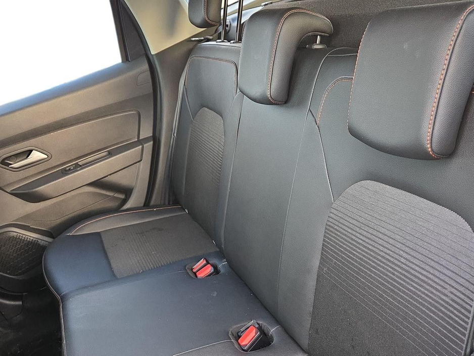 2023 Dacia Duster - image 11