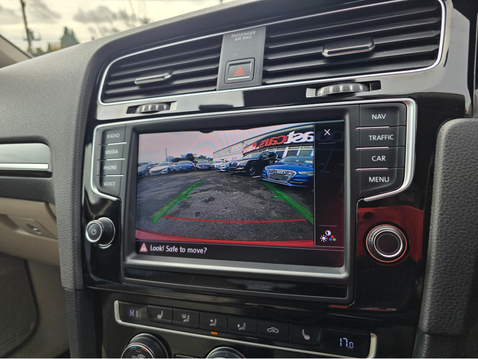 2015 Volkswagen Golf - image 21