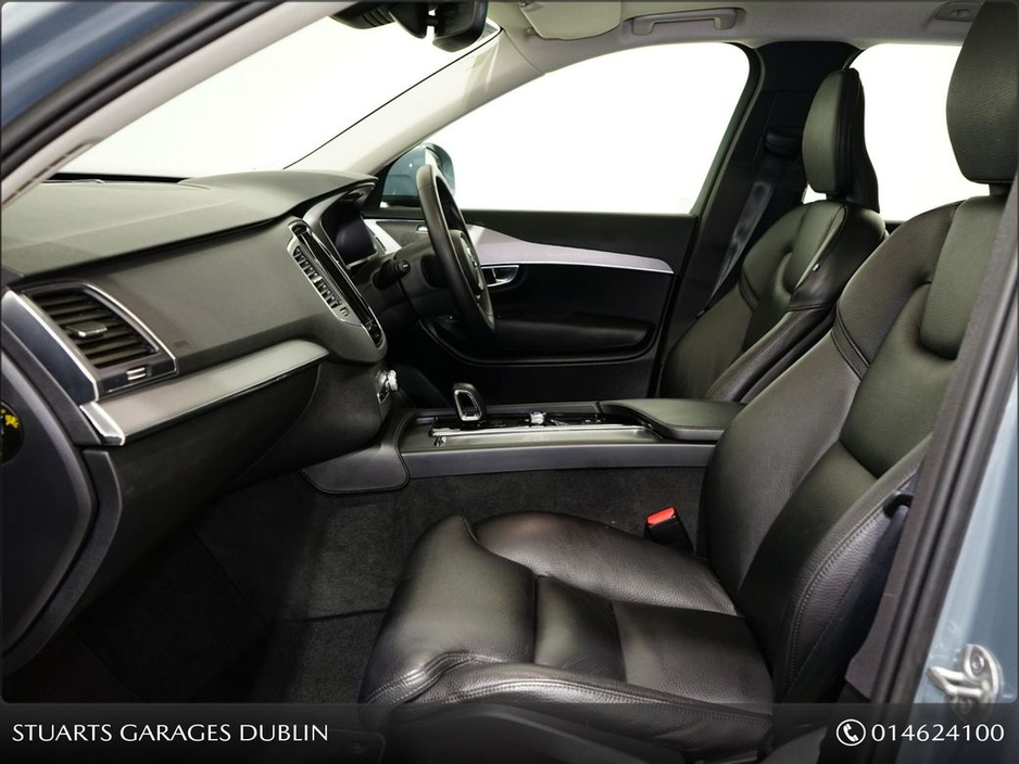 2023 Volvo XC90 - image 3