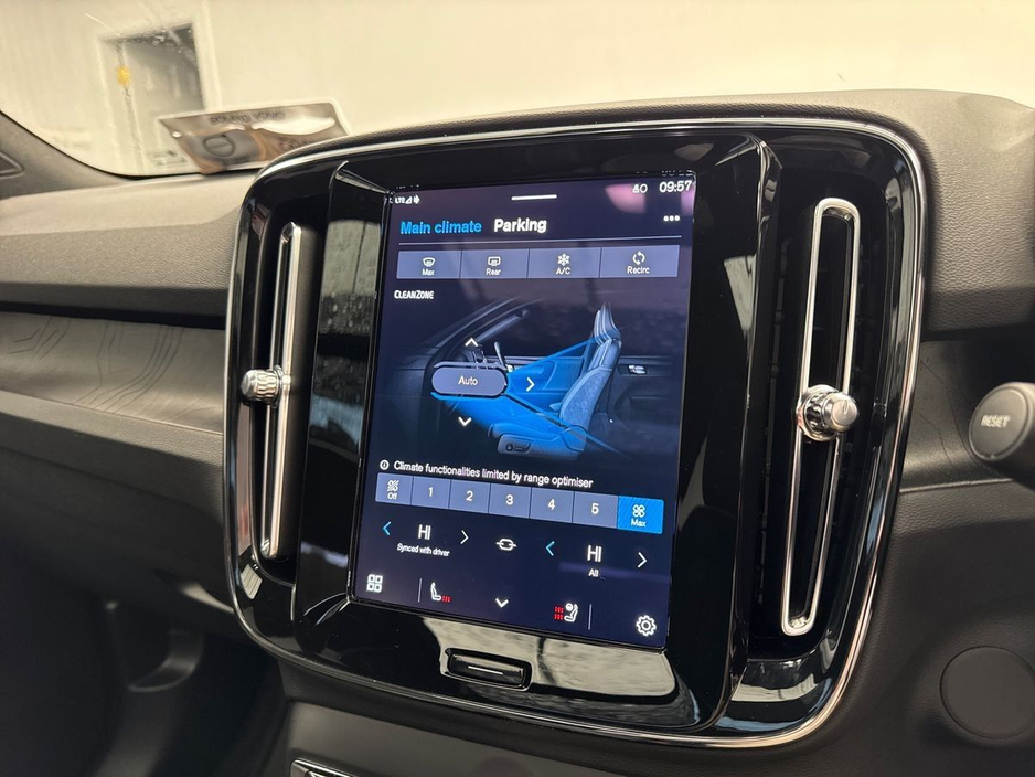 2024 Volvo XC40 - image 17