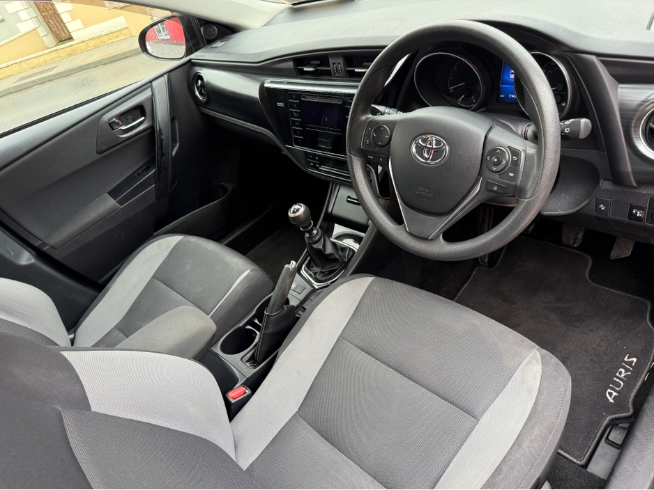 2017 Toyota Auris 1.33 VVT-I ACTIVE TSS 5DR S/S 100BHP €13,950