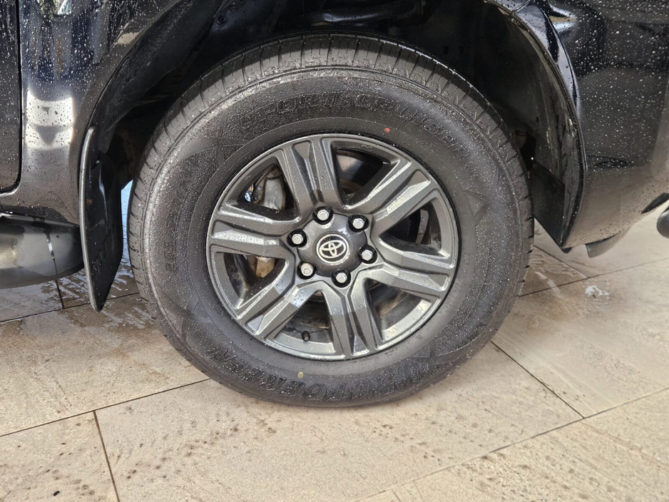 2024 Toyota Hilux - image 5