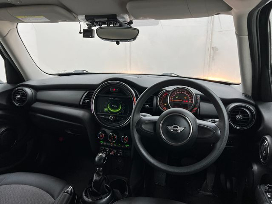 2016 MINI One 1.2 Automatic, Reversing camera €13,895