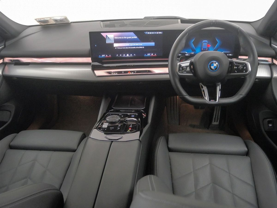2024 BMW i5 - image 4