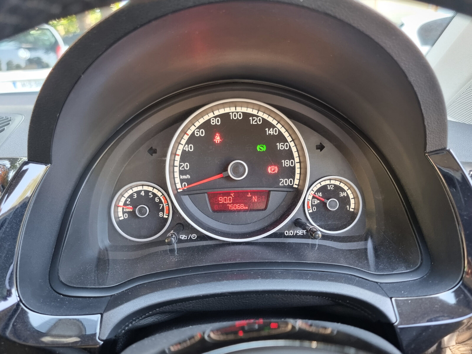 2014 Volkswagen up! - image 18