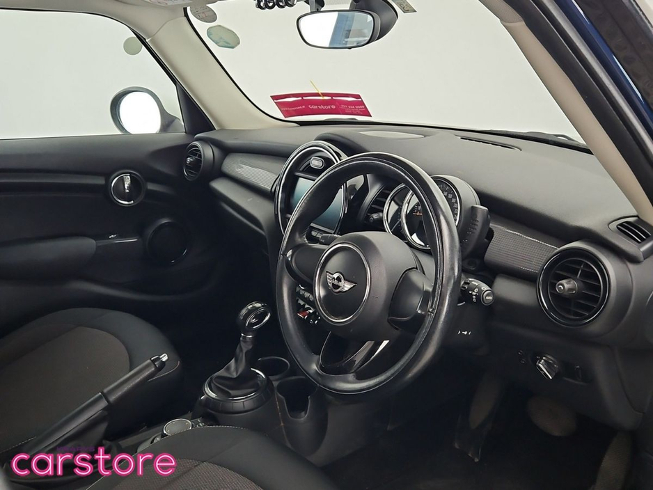 2018 MINI Hatch - image 9