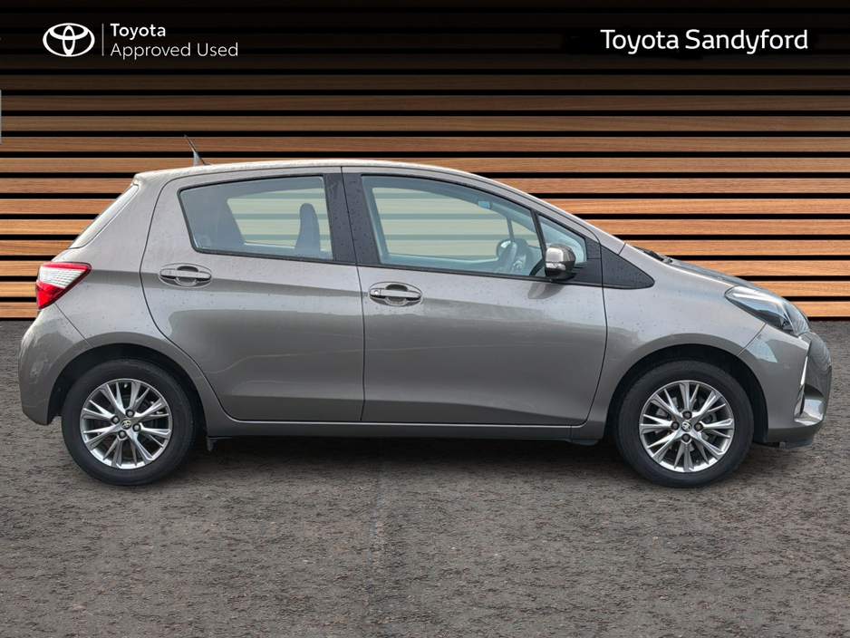 2018 Toyota Yaris 1.0 5DR LUNA // REAR CAMERA // BLUETOOTH // ALLOY WHEELS // FULL WARRANTY €15,945