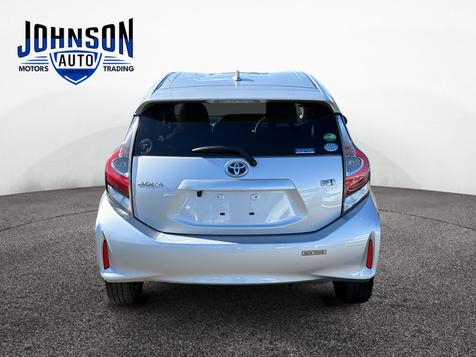 2018 Toyota Aqua - image 4