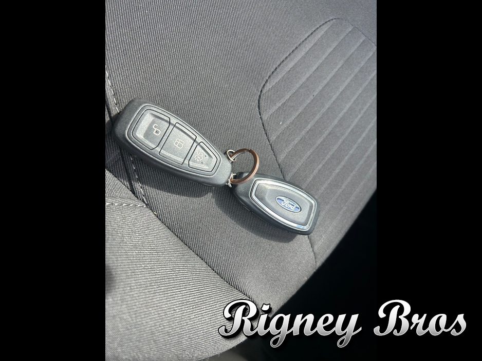 2017 Ford Focus - image 18