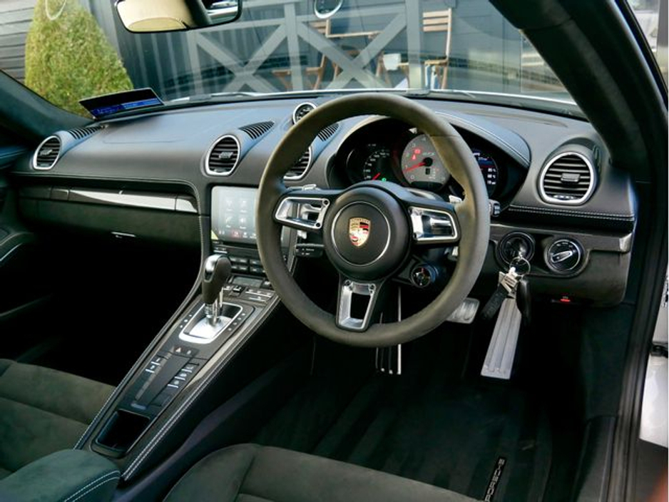 2023 Porsche Cayman - image 19