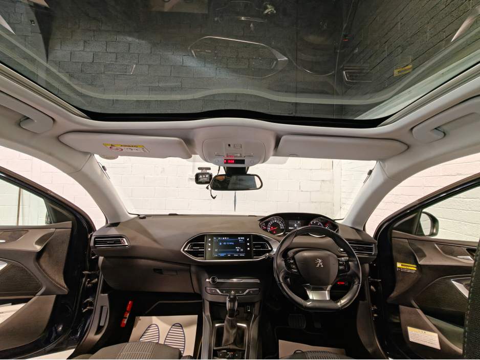 2018 Peugeot 308 - image 9