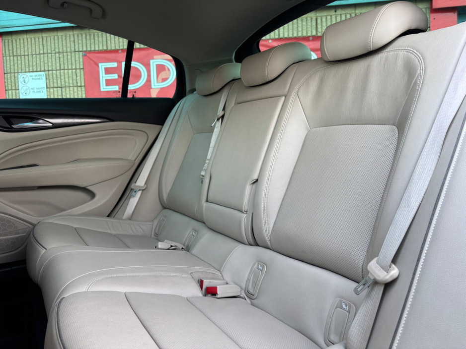 2017 Opel Insignia - image 15