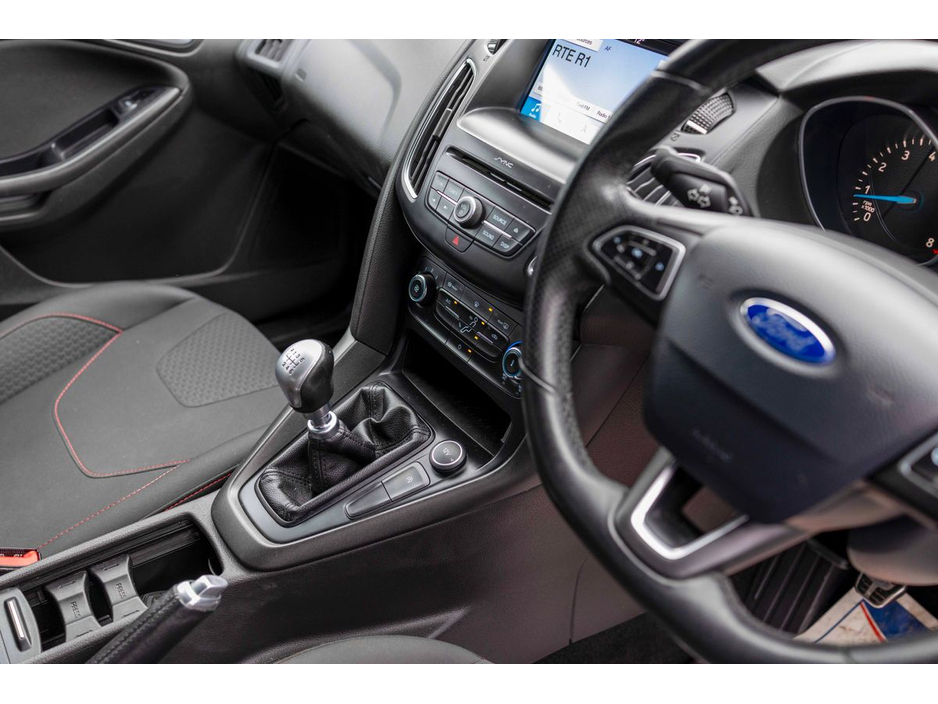2018 Ford Focus - image 19