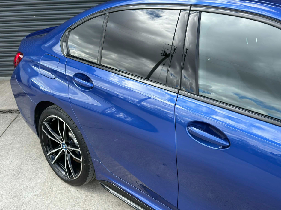 2022 BMW 3 Series - image 7