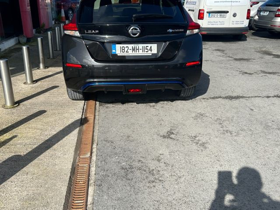 2018 Nissan Leaf - image 9