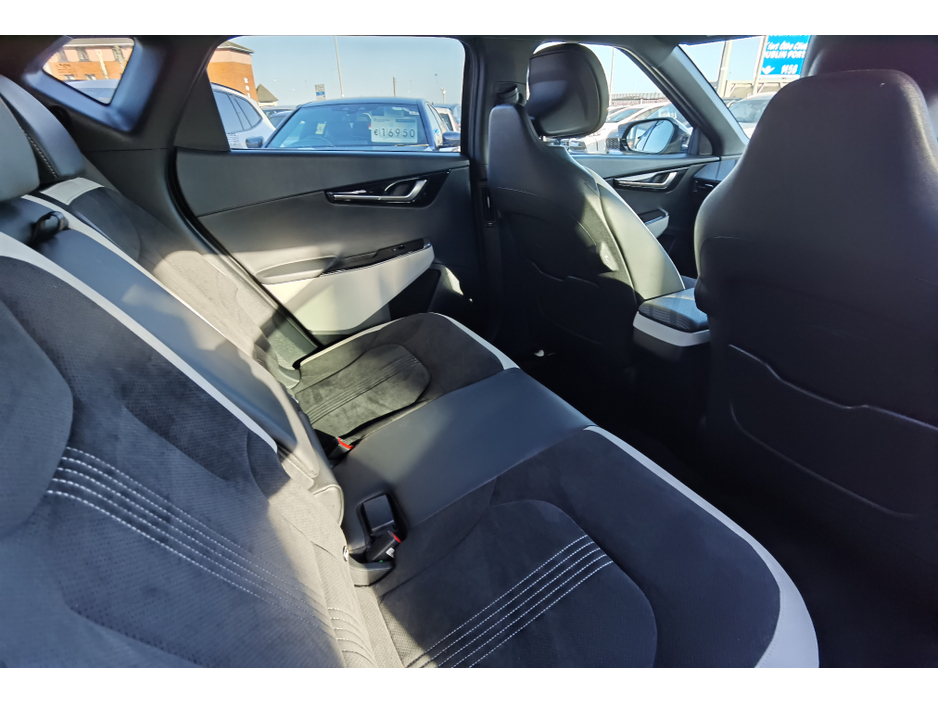 2022 Kia EV6 - image 11