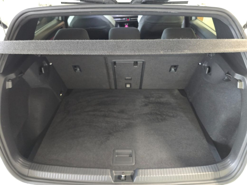 2024 Volkswagen Golf - image 6